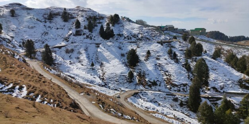 Dainkund Peak in winters